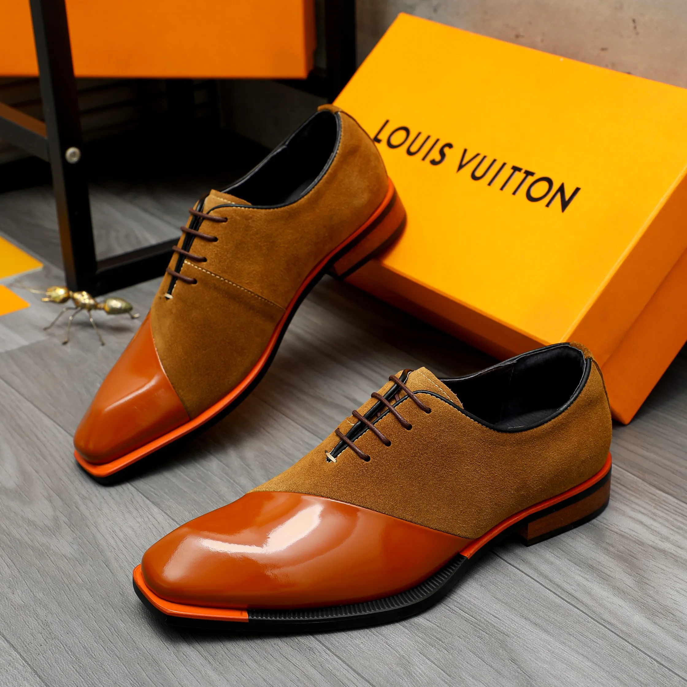 Men's shoes 💰580 Product trademark: LV "Louis Vuitton" business formal lace-up leather shoes Regular size: 37-46 Product materials: Selected high-quality cowhide stitching nubuck leather upper, pigskin lining, rubber outsole